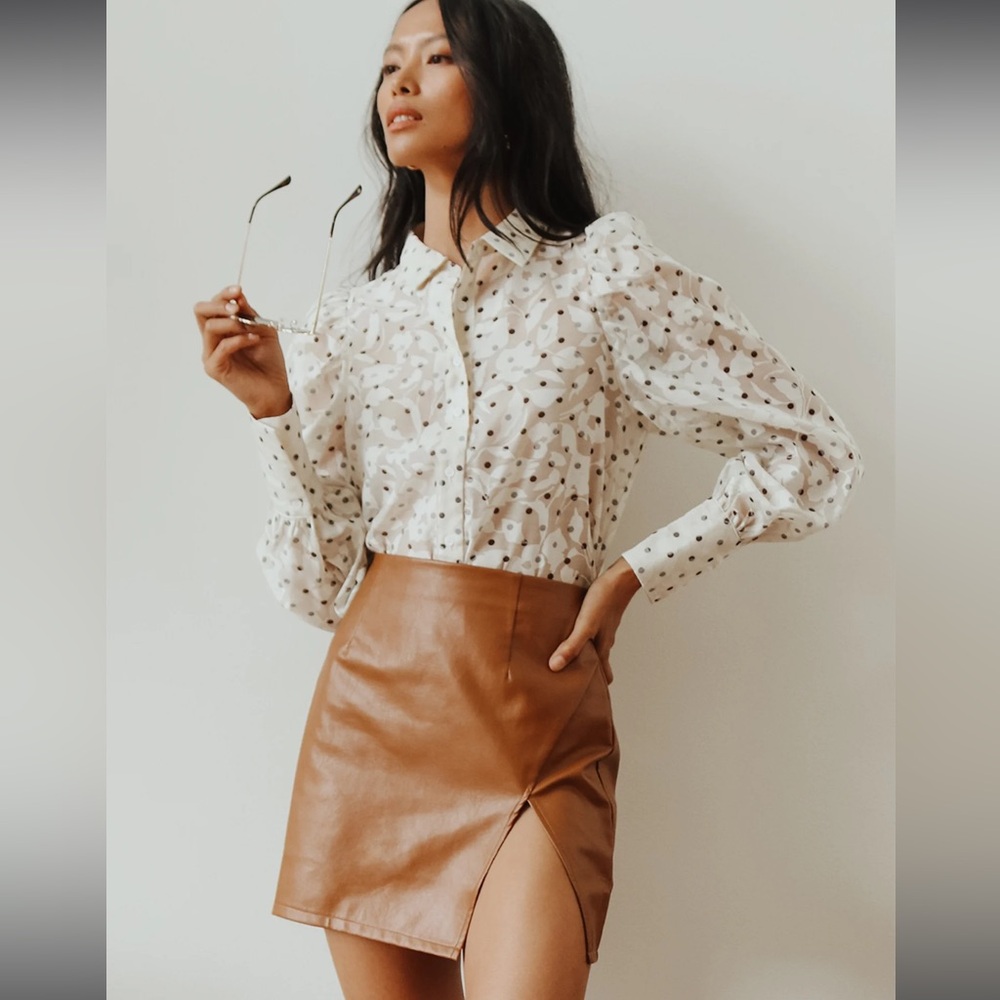 Lulus Walking the Walk Camel Vegan Leather Mini Skirt Size Small